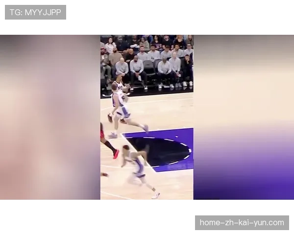 摩尔27+6+4+2断吉林外援 得分爆发力助球队紧咬比分 摩尔27+6+4+2断吉林外援 得分爆发力助球队紧咬比分